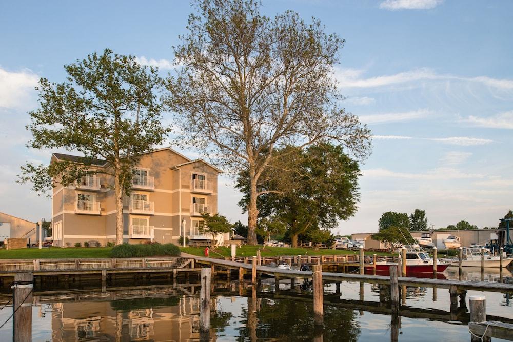 Anchored Inn at Hidden Harbor Deale Buitenkant foto