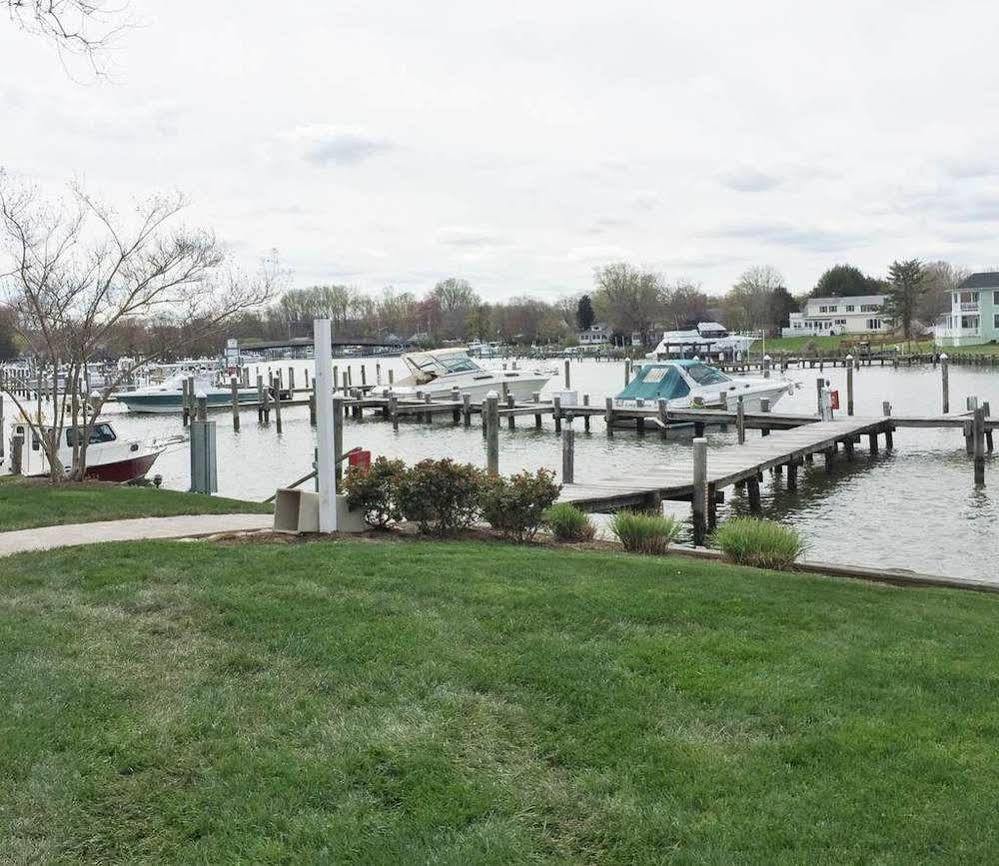 Anchored Inn at Hidden Harbor Deale Buitenkant foto